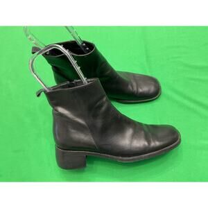 Ann Taylor Women’s black leather square-toe ankle boots size 7.5 Made In Italy